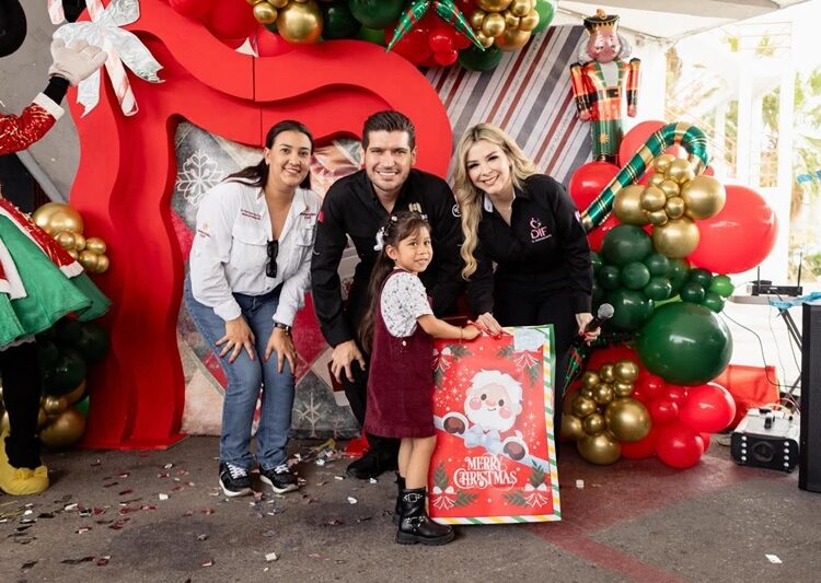 Beto Granados asiste a la posada de los hijos del ‘Heroico Cuerpo de Bomberos’