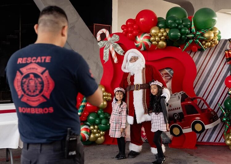 Beto Granados asiste a la posada de los hijos del ‘Heroico Cuerpo de Bomberos’