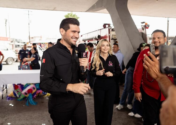 Beto Granados asiste a la posada de los hijos del ‘Heroico Cuerpo de Bomberos’