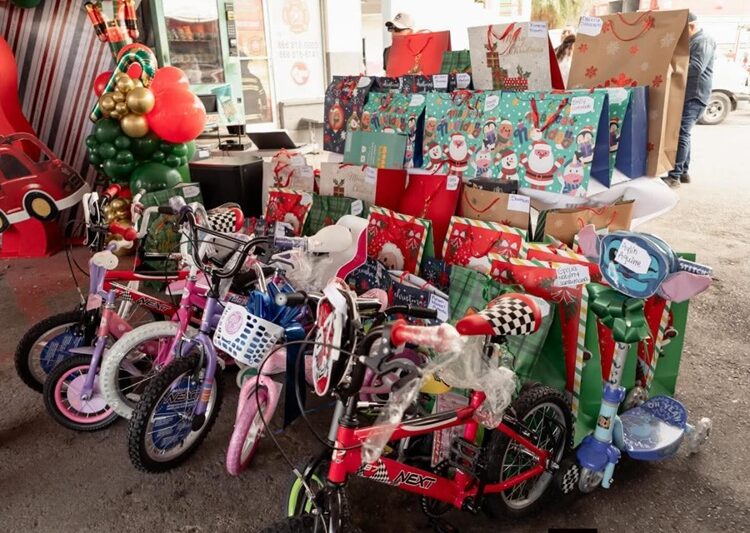 Beto Granados asiste a la posada de los hijos del ‘Heroico Cuerpo de Bomberos’