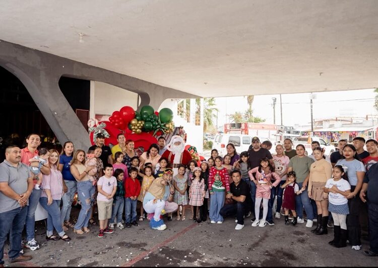 Beto Granados asiste a la posada de los hijos del ‘Heroico Cuerpo de Bomberos’