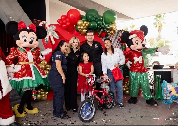 Beto Granados asiste a la posada de los hijos del ‘Heroico Cuerpo de Bomberos’