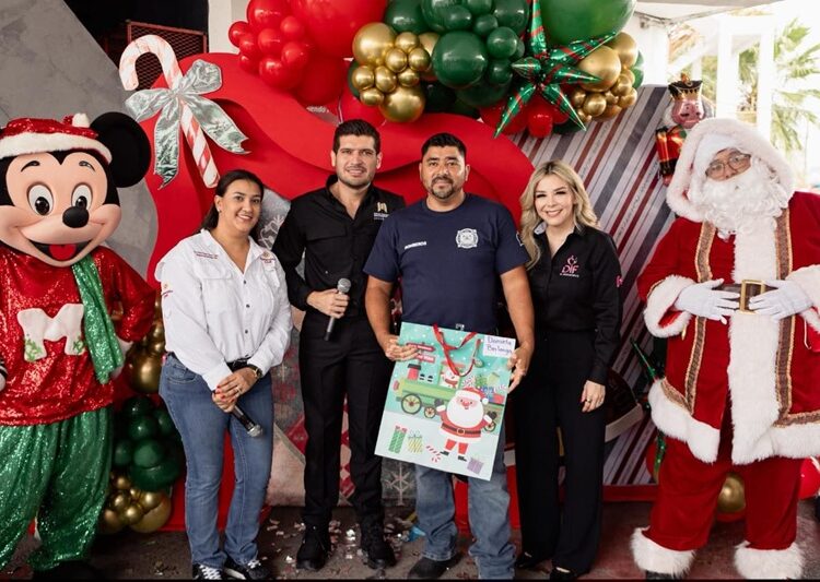 Beto Granados asiste a la posada de los hijos del ‘Heroico Cuerpo de Bomberos’