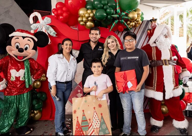 Beto Granados asiste a la posada de los hijos del ‘Heroico Cuerpo de Bomberos’