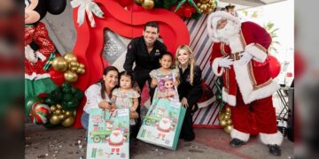 Beto Granados asiste a la posada de los hijos del ‘Heroico Cuerpo de Bomberos’