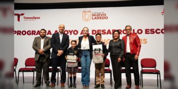 Carmen Lilia impulsa la educación con la entrega de tabletas a estudiantes destacados