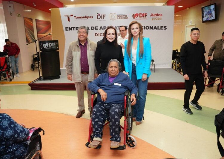 Carmen Lilia y DIF entregan aparatos funcionales y sillas de ruedas para personas con discapacidad