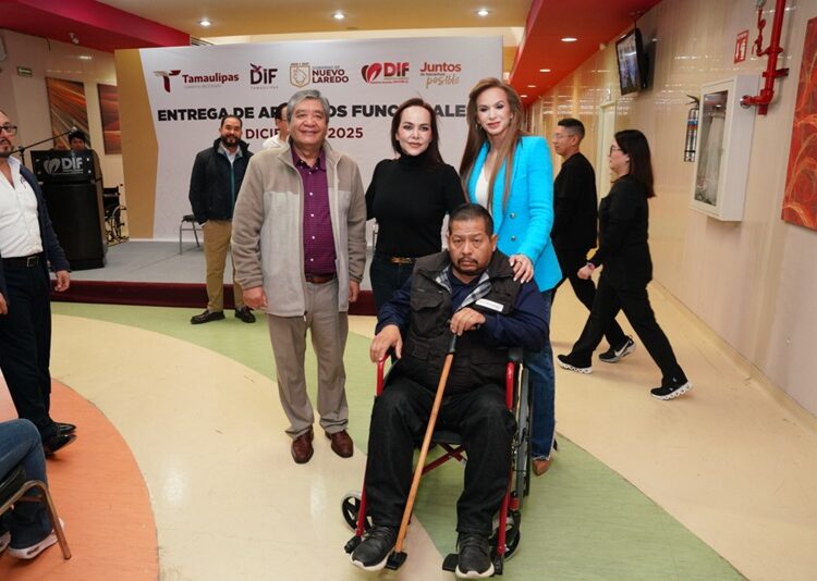 Carmen Lilia y DIF entregan aparatos funcionales y sillas de ruedas para personas con discapacidad