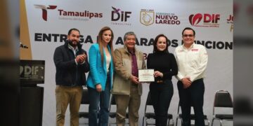 Carmen Lilia y DIF entregan aparatos funcionales y sillas de ruedas para personas con discapacidad