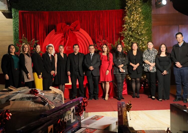 Celebra FDCSV su posada navideña y reconoce el esfuerzo de su comunidad universitaria