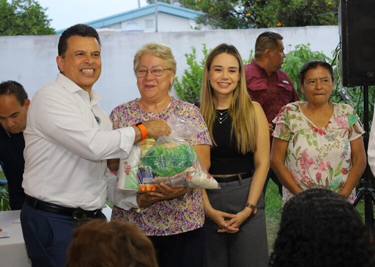 Conviven Lalo y Lucy con familias de la Miguel Alemán