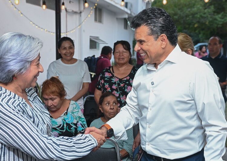 Conviven Lalo y Lucy con familias de la Miguel Alemán