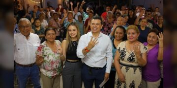 Conviven Lalo y Lucy con familias de la Miguel Alemán