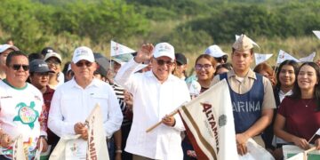 Encabeza Armando Martínez jornada de preservación de playa ‘Dunas Doradas’