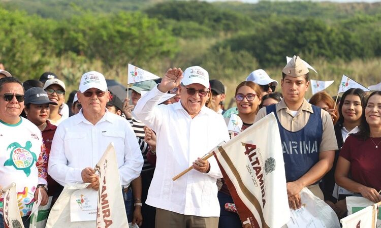 Encabeza Armando Martínez jornada de preservación de playa ‘Dunas Doradas’