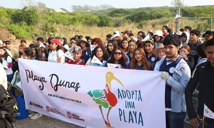 Encabeza Armando Martínez jornada de preservación de playa ‘Dunas Doradas’