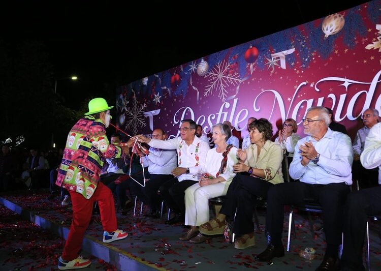 Encabezan AVA y María desfile navideño y el tradicional encendido del pino