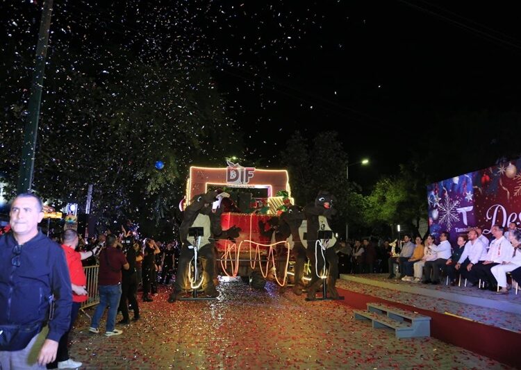 Encabezan AVA y María desfile navideño y el tradicional encendido del pino