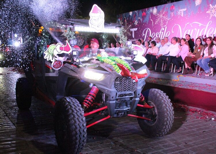 Encabezan AVA y María desfile navideño y el tradicional encendido del pino