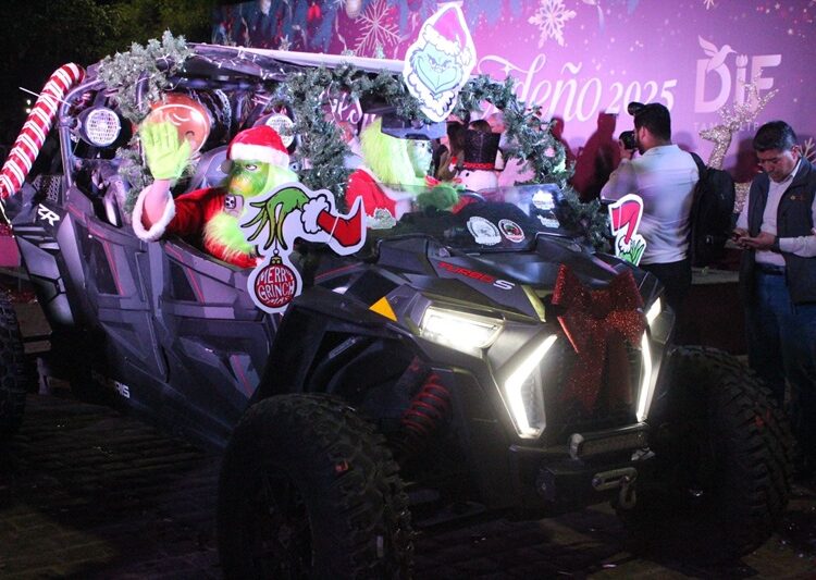 Encabezan AVA y María desfile navideño y el tradicional encendido del pino