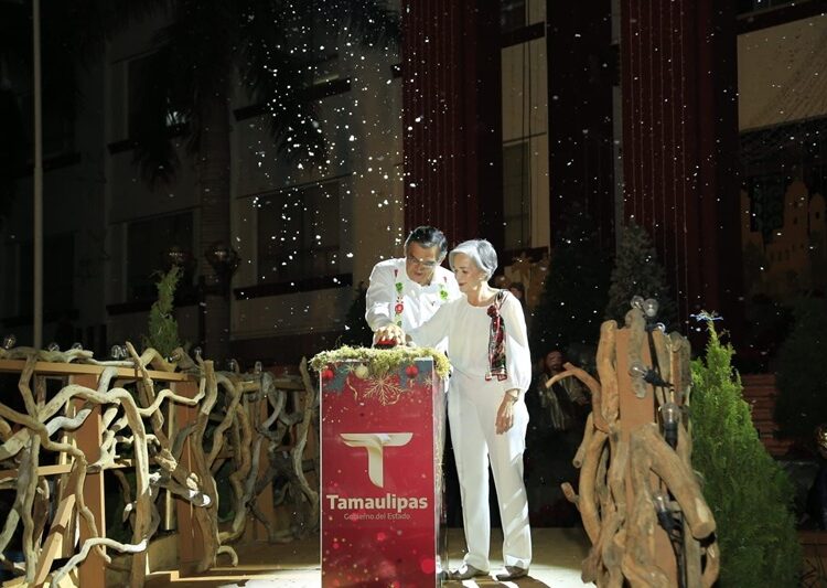 Encabezan AVA y María desfile navideño y el tradicional encendido del pino