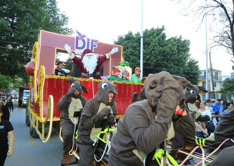 Encabezan AVA y María desfile navideño y el tradicional encendido del pino