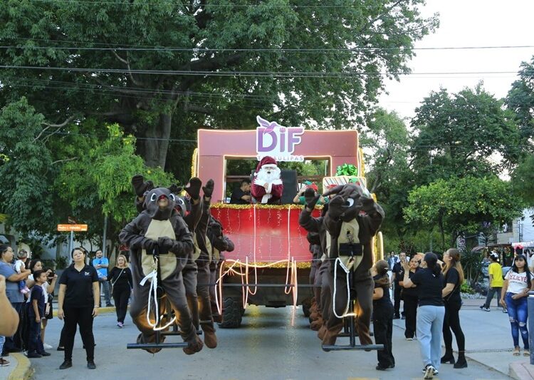 Encabezan AVA y María desfile navideño y el tradicional encendido del pino