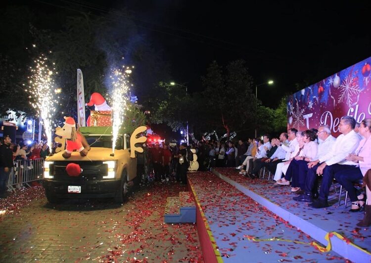 Encabezan AVA y María desfile navideño y el tradicional encendido del pino