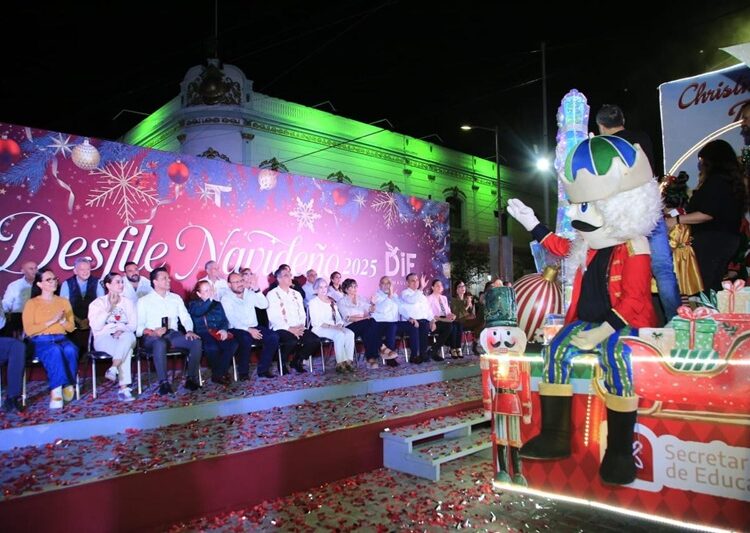 Encabezan AVA y María desfile navideño y el tradicional encendido del pino