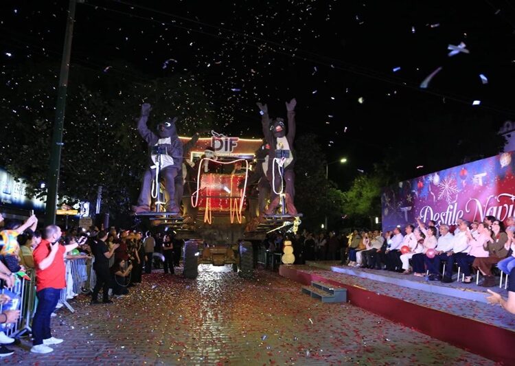 Encabezan AVA y María desfile navideño y el tradicional encendido del pino