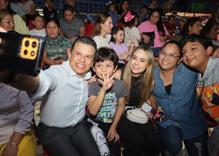 Encienden Lucy y Lalo Gattás fiestas navideñas en la Capital