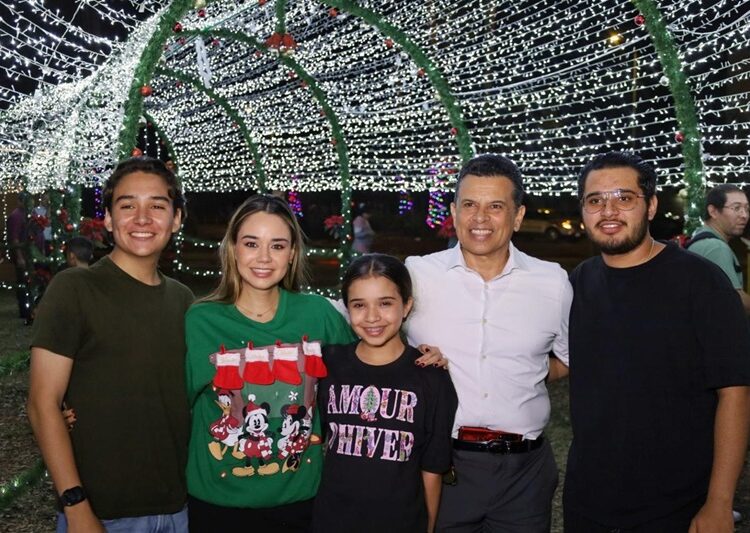 Encienden Lucy y Lalo Gattás fiestas navideñas en la Capital