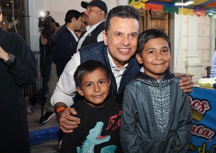 Encienden Lucy y Lalo Gattás fiestas navideñas en la Capital