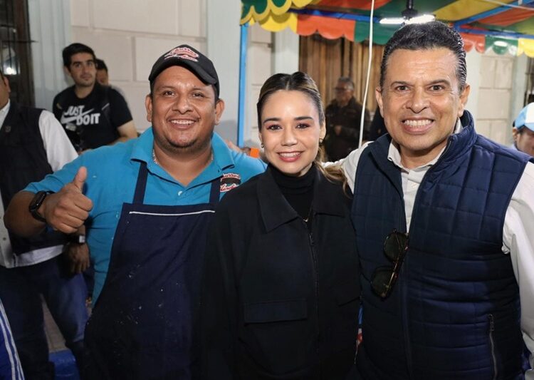 Encienden Lucy y Lalo Gattás fiestas navideñas en la Capital