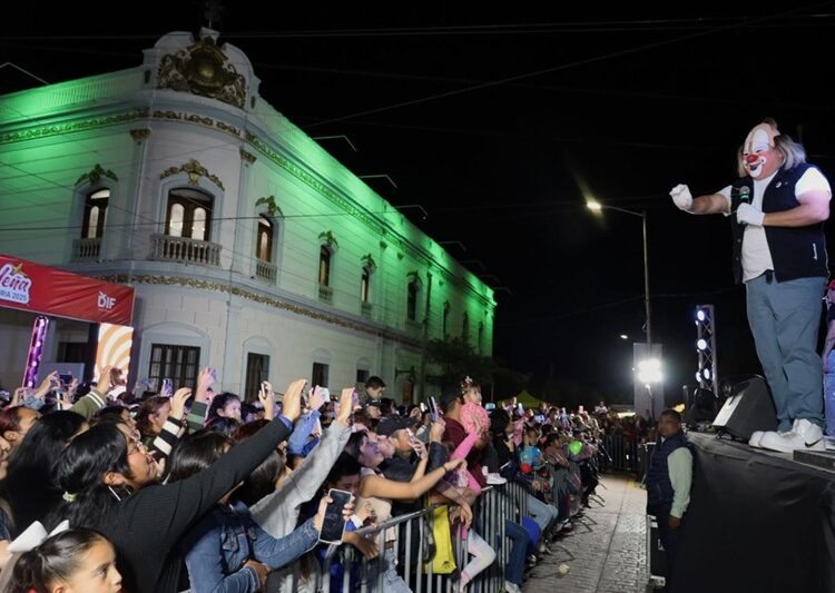 Encienden Lucy y Lalo Gattás fiestas navideñas en la Capital