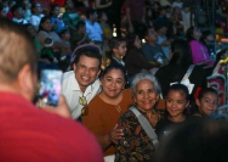 Encienden Lucy y Lalo Gattás fiestas navideñas en la Capital