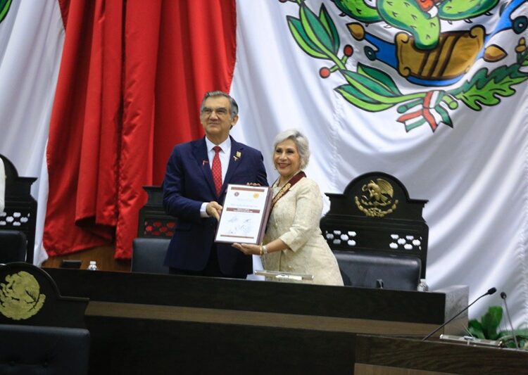 Entrega gobernador Medalla al Mérito “Luis García de Arellano” a Cecilia Imelda Lugo Cruz