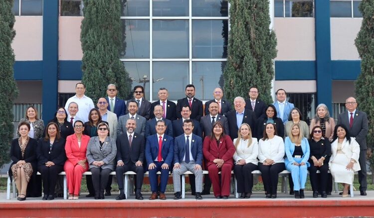 Evalúa rector avances de la UAT al cierre del ciclo escolar