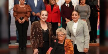 Gobierno de NLD entrega 260 pares de lentes en nueva jornada de apoyo a la salud visual