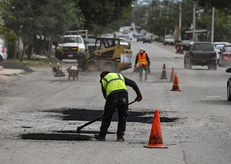 Intensa jornada del ‘Plan Emergente de Bacheo’ en la calle Matamoros