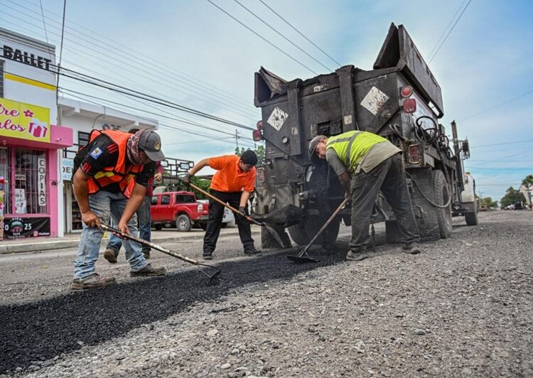 Intensifica Municipio trabajos de bacheo en periodo vacacional