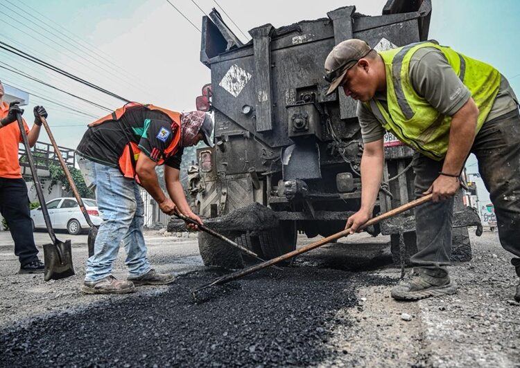 Intensifica Municipio trabajos de bacheo en periodo vacacional
