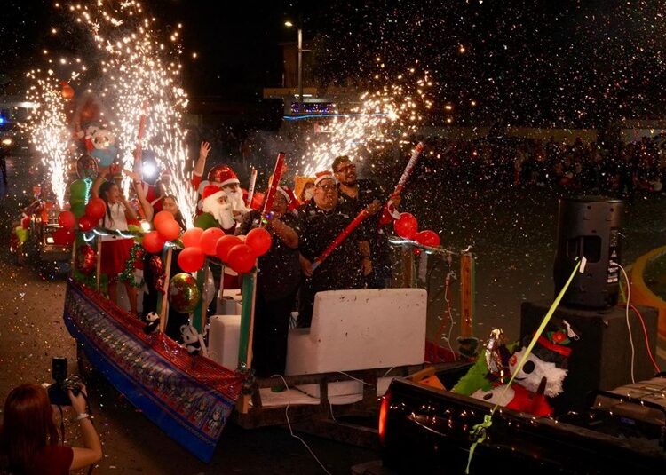 Invitan a disfrutar el tradicional desfile navideño en NLD