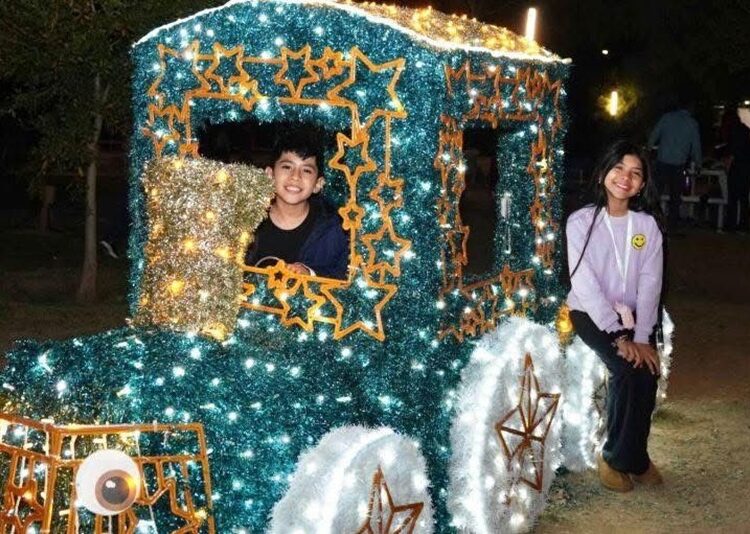 La magia de la navidad une a las familias neolaredenses en el ‘Viveros Mágico’