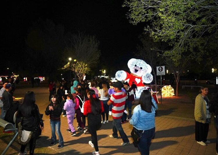 La magia de la navidad une a las familias neolaredenses en el ‘Viveros Mágico’