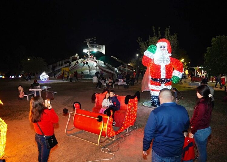 La magia de la navidad une a las familias neolaredenses en el ‘Viveros Mágico’