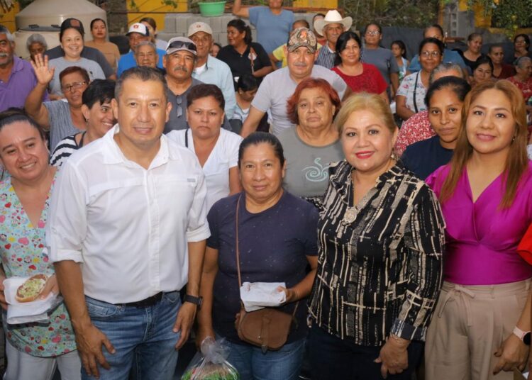 Lleva Municipio apoyo alimentario a vecinos de la colonia Enfermeras