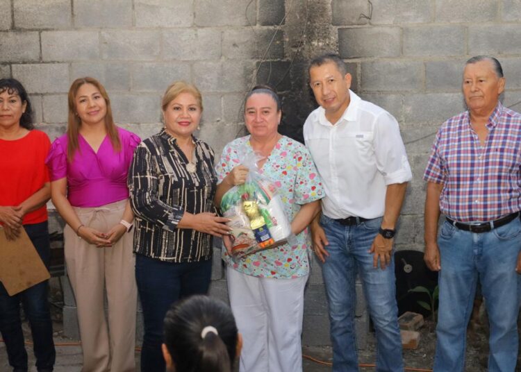 Lleva Municipio apoyo alimentario a vecinos de la colonia Enfermeras