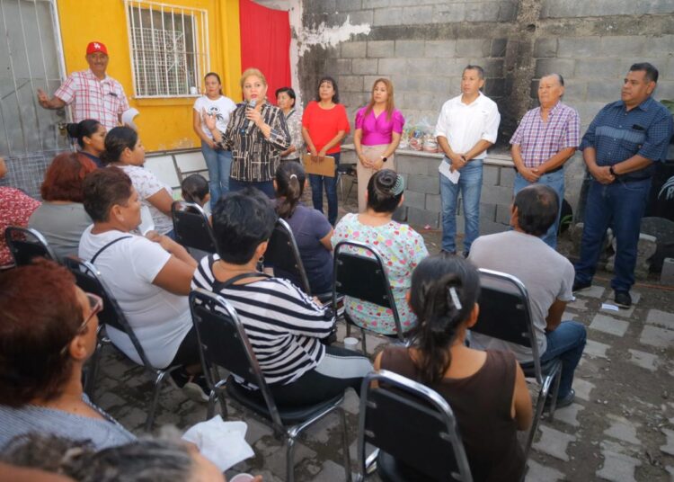 Lleva Municipio apoyo alimentario a vecinos de la colonia Enfermeras