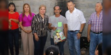 Lleva Municipio apoyo alimentario a vecinos de la colonia Enfermeras